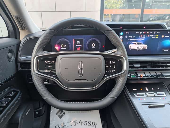 Фото 17 - Lincoln Corsair