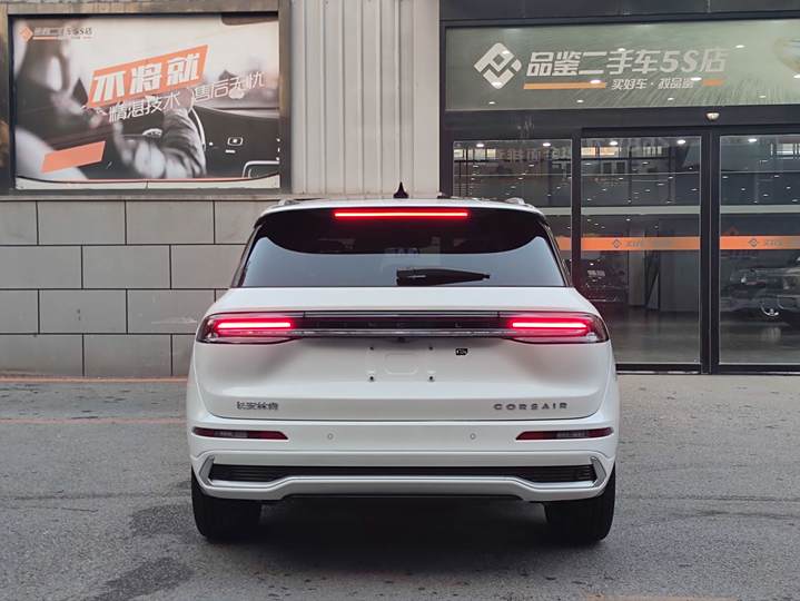 Фото 2 - Lincoln Corsair