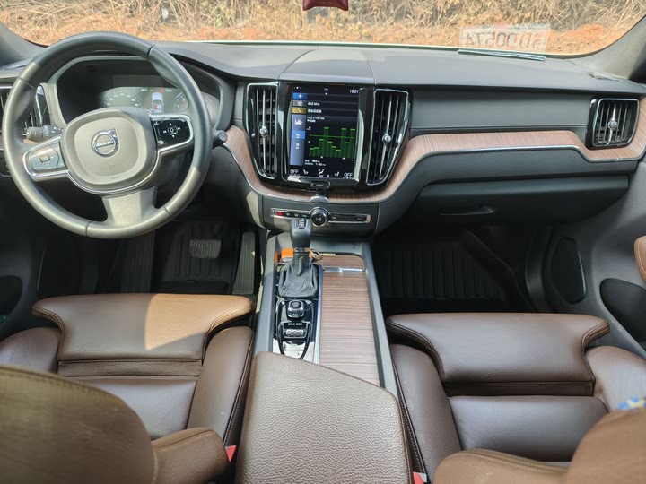 Фото 10 - Volvo XC60