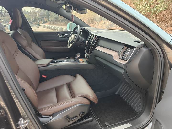 Фото 13 - Volvo XC60