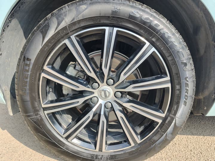 Фото 15 - Volvo XC60