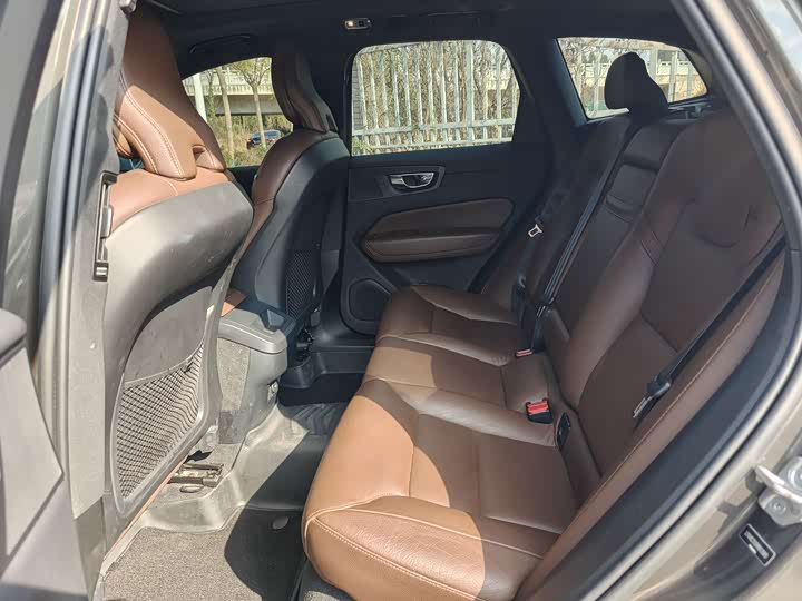 Фото 9 - Volvo XC60