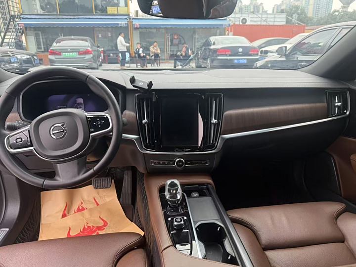 Фото 8 - Volvo S90