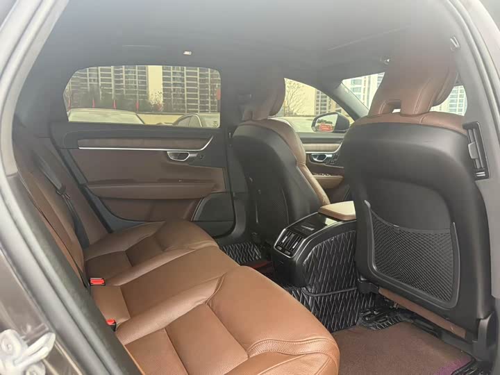 Фото 9 - Volvo S90