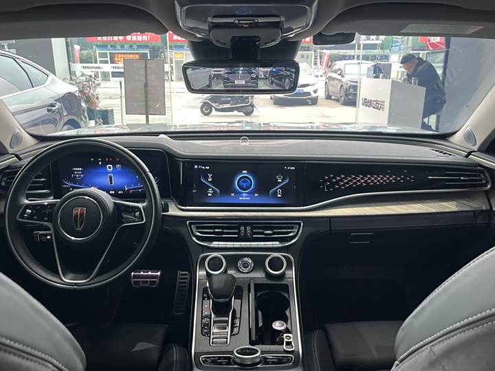 Фото 14 - Hongqi H9