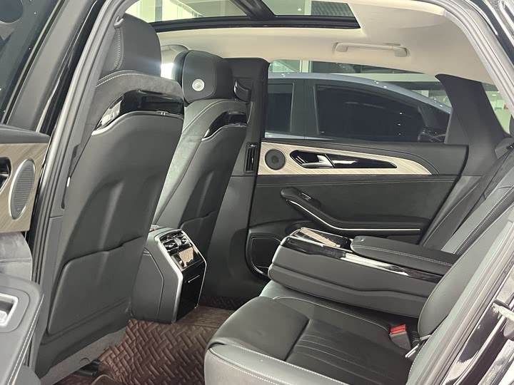 Фото 16 - Hongqi H9