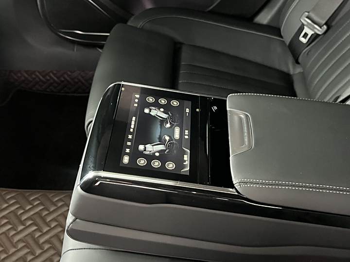 Фото 18 - Hongqi H9