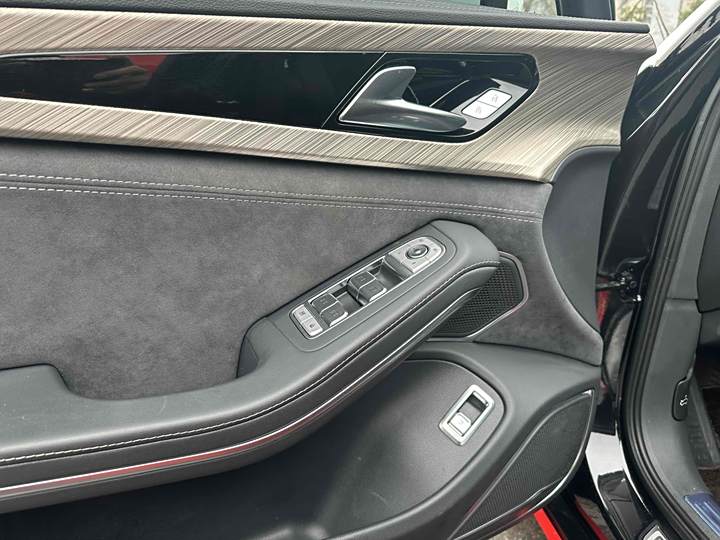 Фото 24 - Hongqi H9