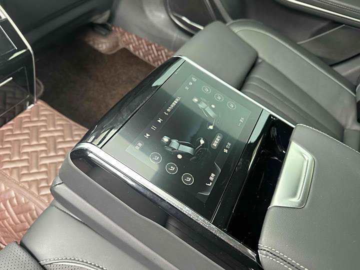 Фото 25 - Hongqi H9