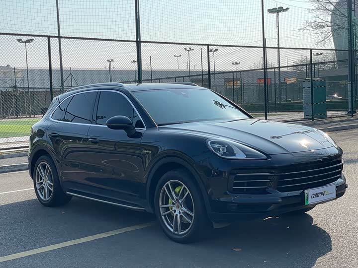Фото 3 - Porsche Cayenne Hybrid
