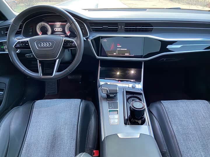 Фото 10 - Audi A6L