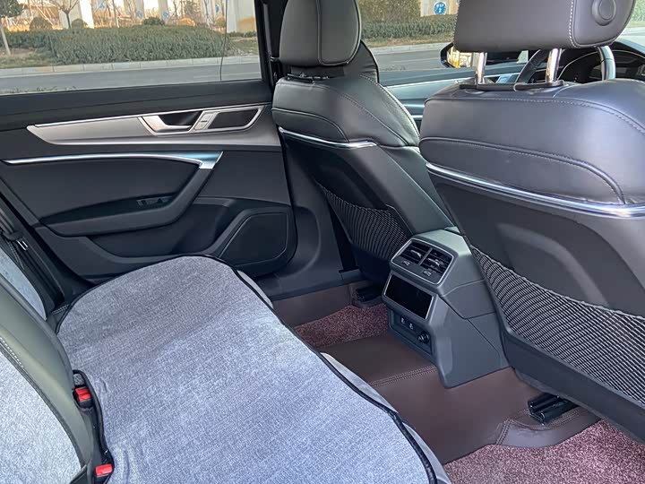 Фото 7 - Audi A6L