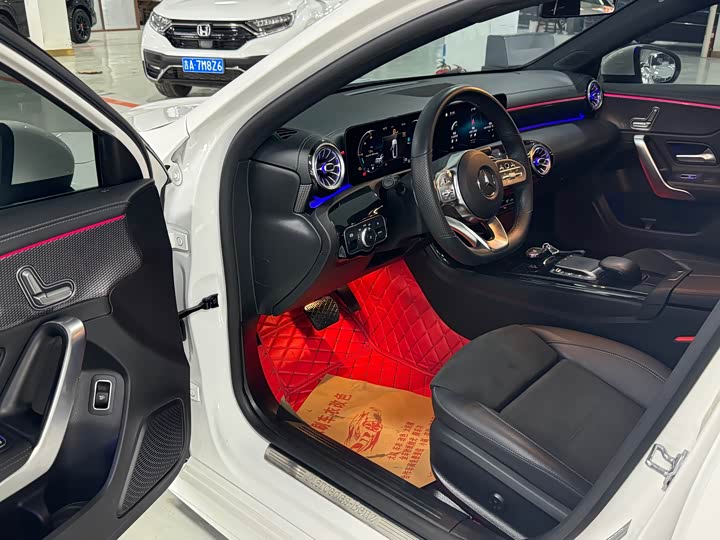 Фото 10 - Mercedes-Benz A-Class