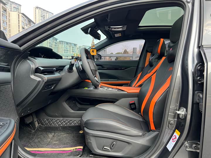 Фото 10 - Changan UNI-V