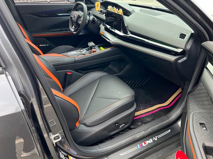 Фото 16 - Changan UNI-V