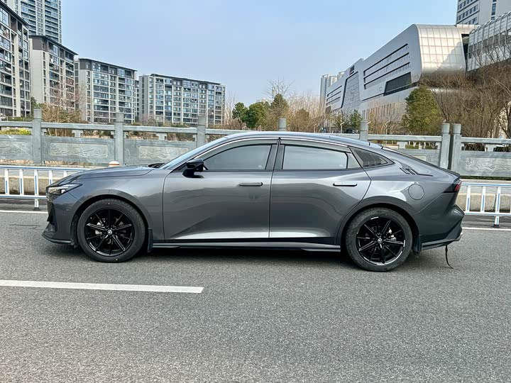 Фото 8 - Changan UNI-V