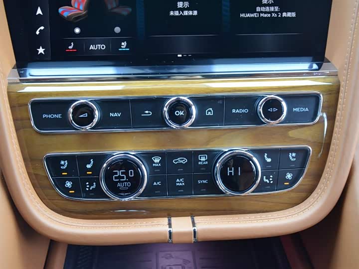 Фото 10 - Bentley Bentayga