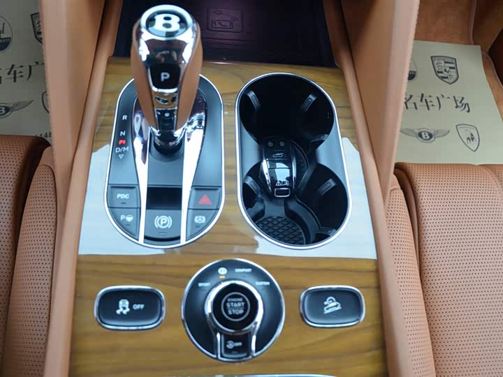 Фото 11 - Bentley Bentayga