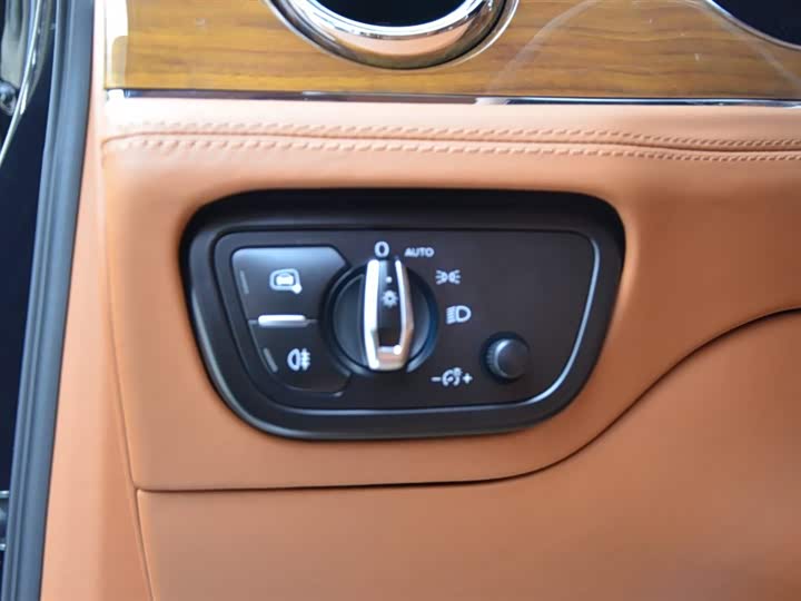 Фото 13 - Bentley Bentayga