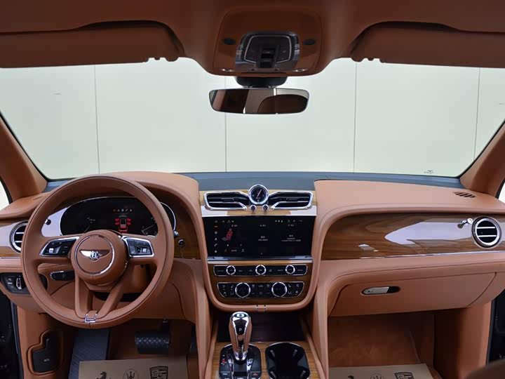 Фото 15 - Bentley Bentayga