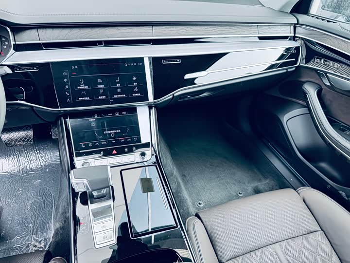 Фото 14 - Audi A8