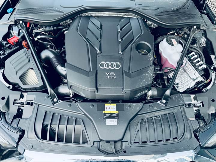 Фото 15 - Audi A8