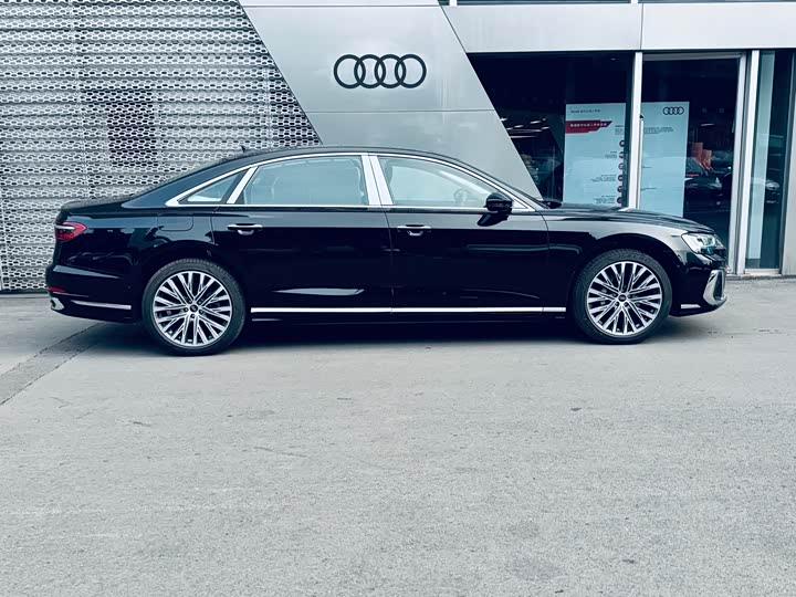 Фото 6 - Audi A8