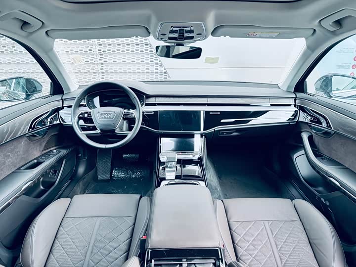 Фото 7 - Audi A8