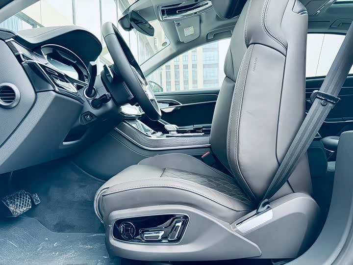 Фото 9 - Audi A8