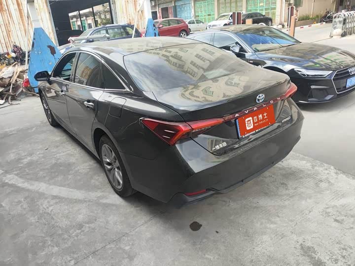 Фото 6 - Toyota Avalon