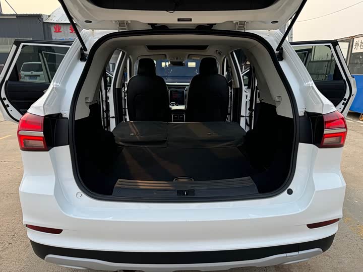 Фото 14 - Roewe RX5