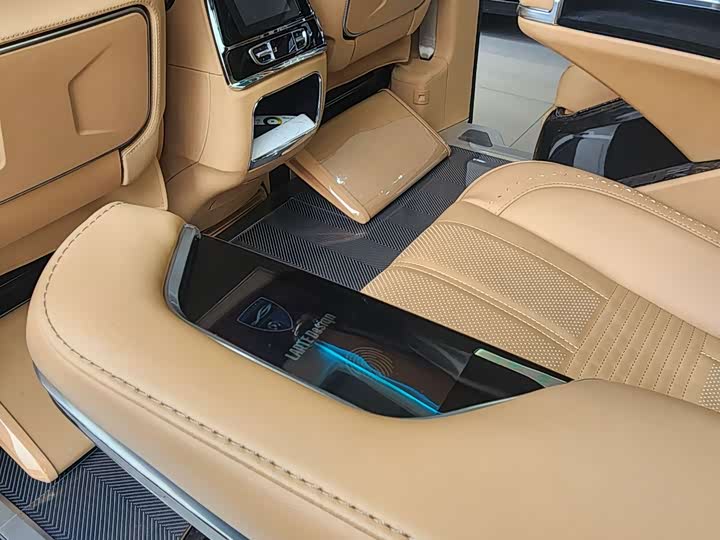 Фото 15 - Mercedes-Benz V-Class