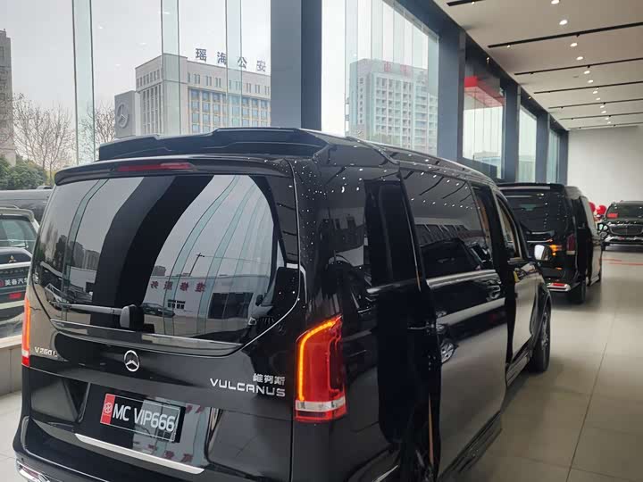 Фото 23 - Mercedes-Benz V-Class