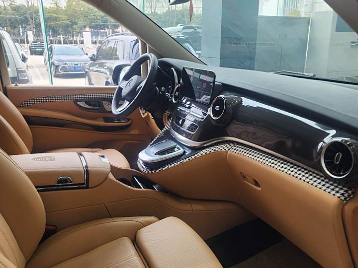 Фото 7 - Mercedes-Benz V-Class