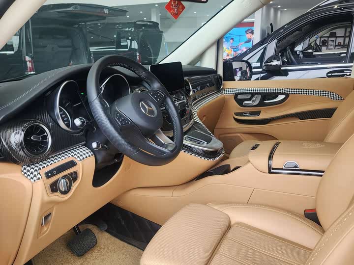 Фото 8 - Mercedes-Benz V-Class