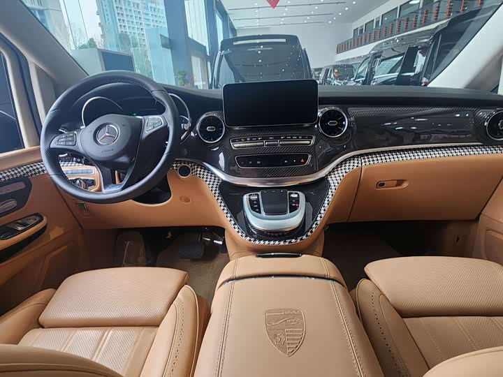 Фото 9 - Mercedes-Benz V-Class