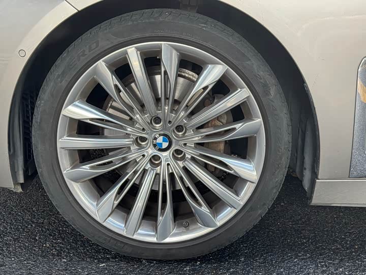 Фото 13 - BMW 7 Series