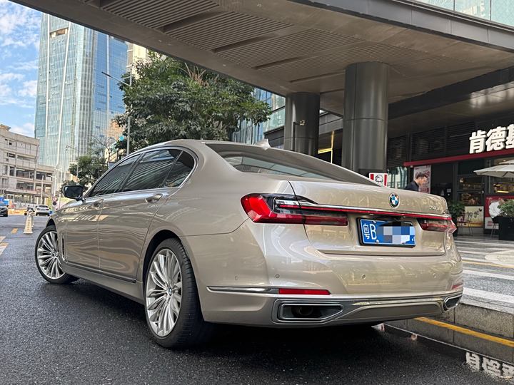 Фото 15 - BMW 7 Series