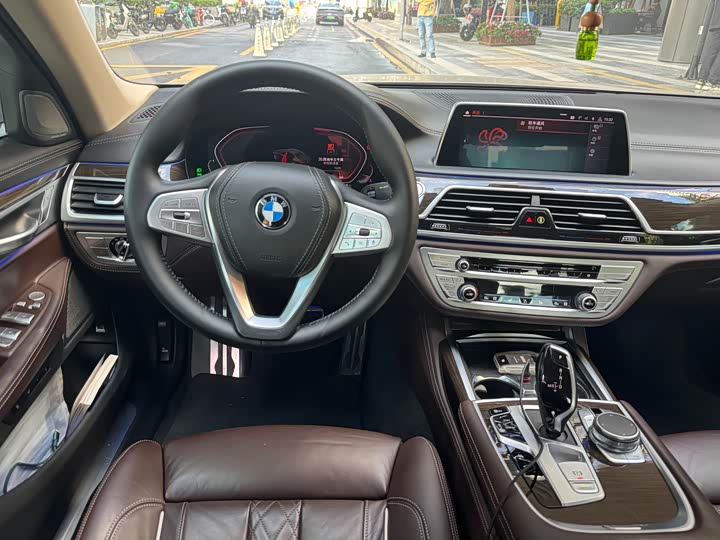 Фото 8 - BMW 7 Series