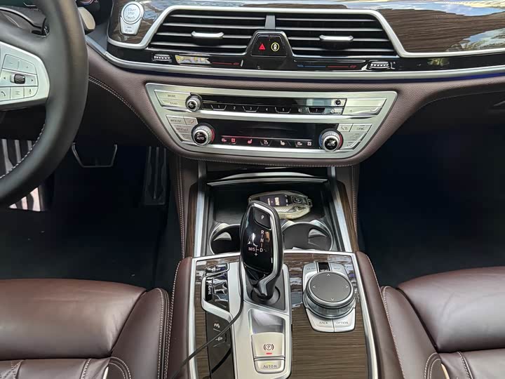 Фото 9 - BMW 7 Series