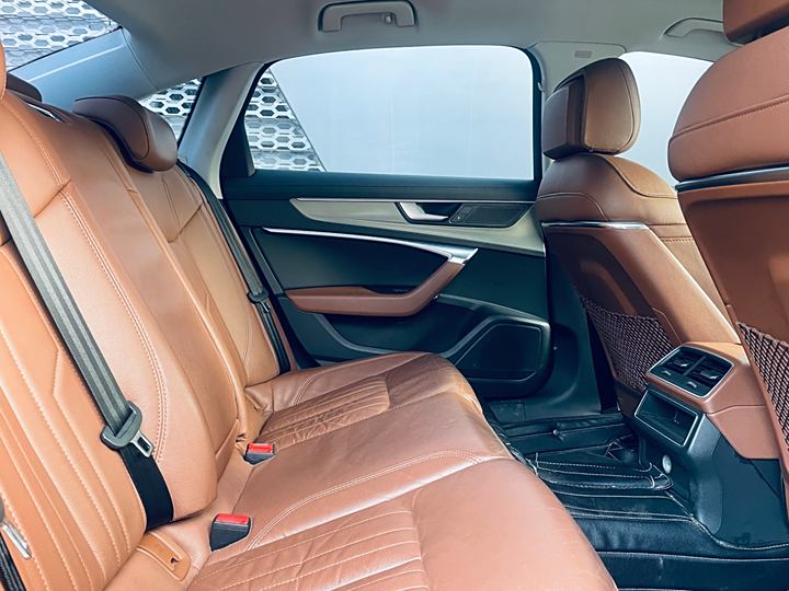 Фото 10 - Audi A6L