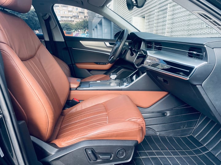 Фото 12 - Audi A6L