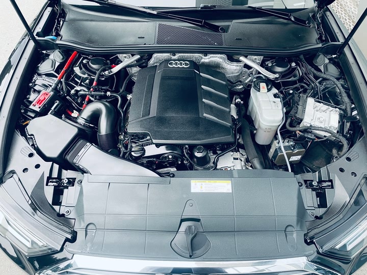 Фото 15 - Audi A6L