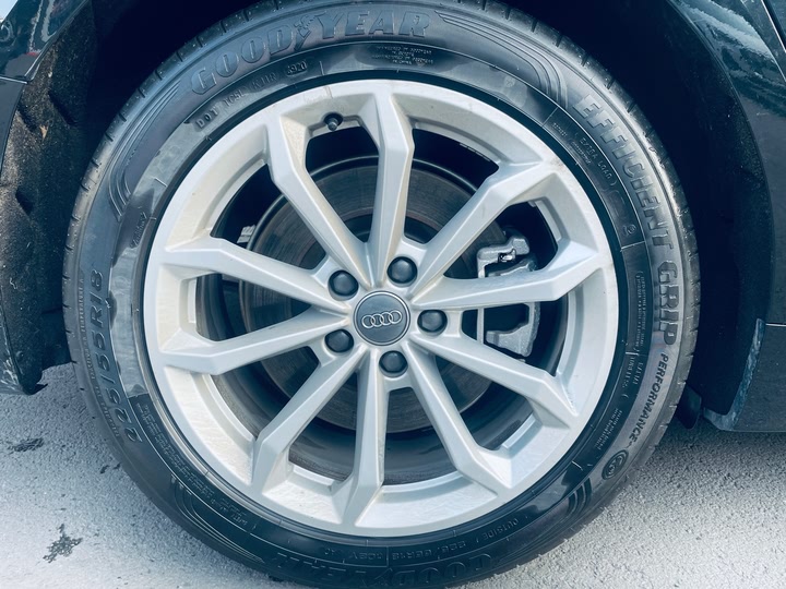 Фото 16 - Audi A6L