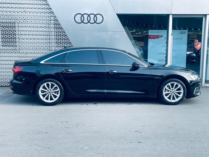 Фото 6 - Audi A6L