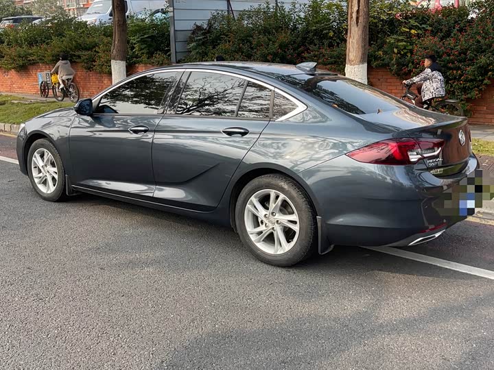 Фото 10 - Buick Regal