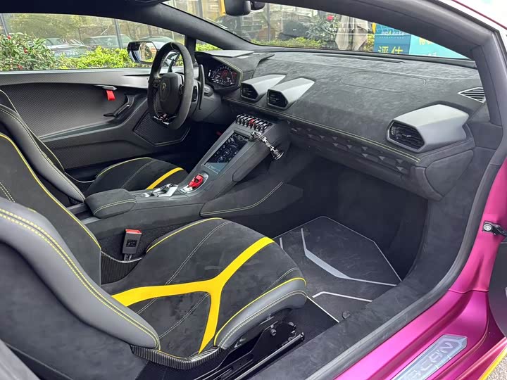 Фото 2 - Lamborghini Huracán