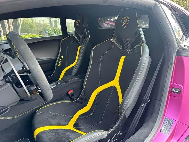 Фото 3 - Lamborghini Huracán