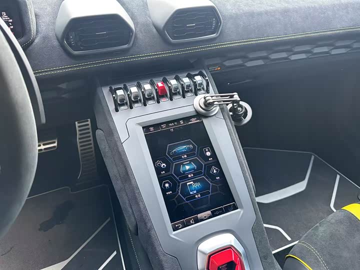 Фото 9 - Lamborghini Huracán