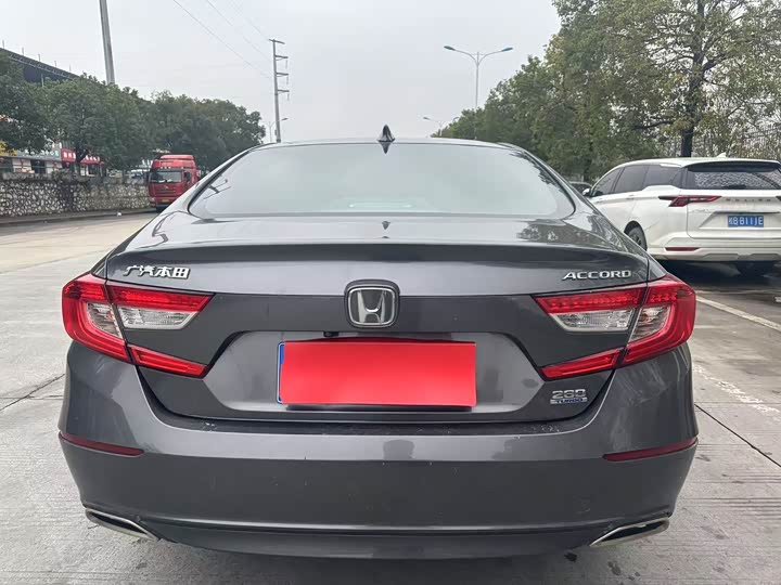 Фото 8 - Honda Accord